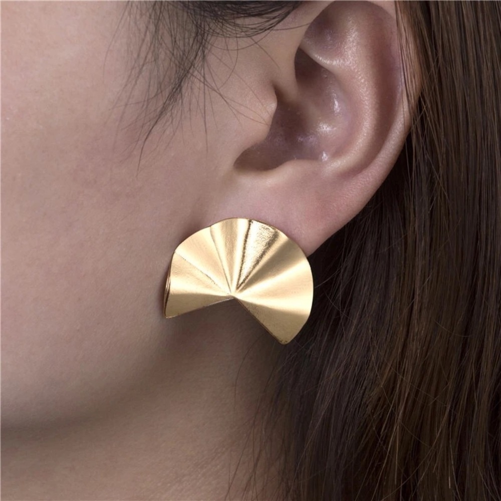 Wave Fan Stud Earrings Matte Gold/Silver